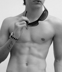 Black&White 5dd33733979bb.jpg