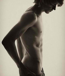 Black&White 5dd3373d77919.jpg