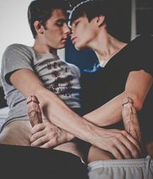 Friends with benefits 5dd71c249e994.jpg