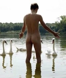 Nude guy in nature 5ddd77e39182e.jpg