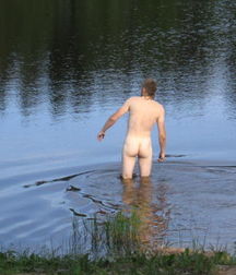 Nude summer guy 5e45aa58b1071.jpg