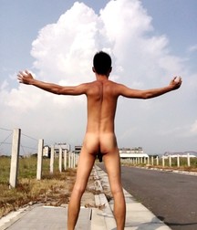 Nude summer guy 5e45aa85623af.jpg