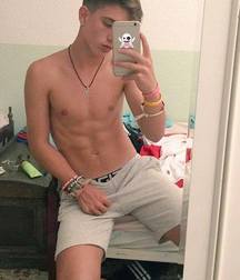 boys i like  5dd7c44e66e03.jpg
