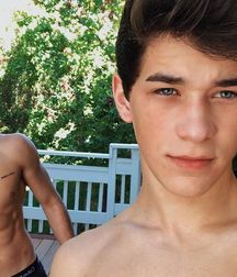boys i like  5dd7c48e8f86d.jpg