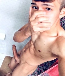 boys i like  5dd7c492a43a9.jpg