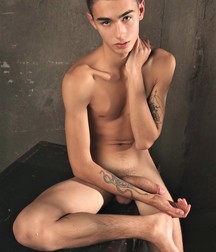 In the Land of Naked Boys 2 5de7a90dccdd0.jpg