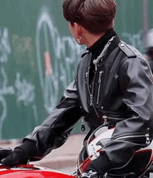 From Ian  5dda25c85df4d.gif