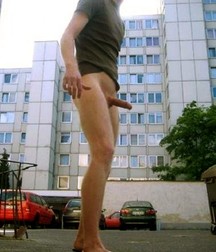 NAKED IN PUBLIC  5e015609c5aa5.jpg