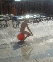 NAKED IN PUBLIC  5e01560bccb7a.jpg