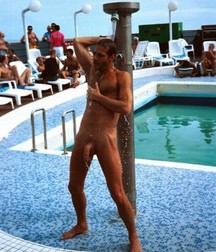NAKED IN PUBLIC  5e0156196260c.jpg