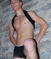 Minets .En tenue légère boy porn 5e066de0aa60e.jpg