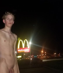 Montrer sa bite en public 5e1c84bc58bb5.jpg