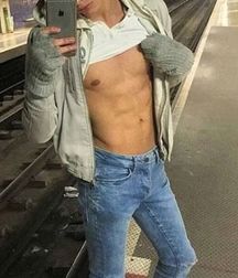 Minets en jean shirtless boys 5e258f074c61a.jpg