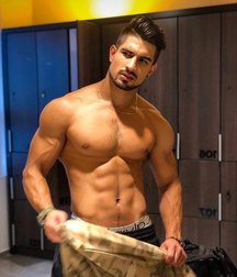 LES  BOGOSSE du week end! - shirtless straight boys 5e2d65d6a272a.jpg