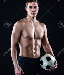 Joueur de sport attrayant et musclé.  5e2d9c3c9286c.jpg