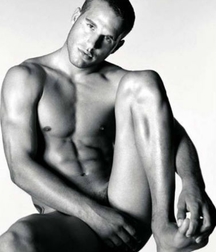 Joueur de sport attrayant et musclé.  5e2d9c72451df.jpg