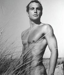 Joueur de sport attrayant et musclé.  5e2d9c73dc75d.jpg