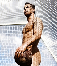 Joueur de sport attrayant et musclé.  5e2d9c8b82732.jpg