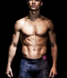 Joueur de sport attrayant et musclé.  5e2d9c981df22.jpg