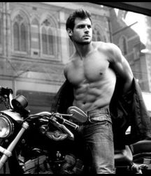 les bogosse et la moto 5e2df5275f4bf.jpg