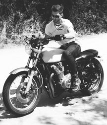 les bogosse et la moto 5e2df53ac760e.jpg