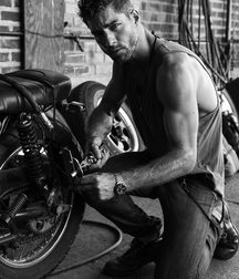 les bogosse et la moto 5e2df53f5b83f.jpg