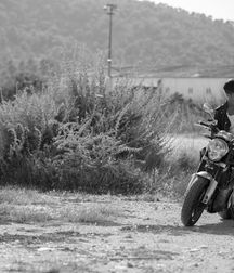 les bogosse et la moto 5e2df575c4fd3.jpg