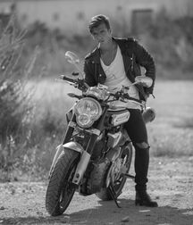 les bogosse et la moto 5e2df57952e06.jpg