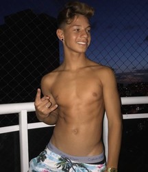 Minets torse nu 1 5e304aac3a143.jpeg