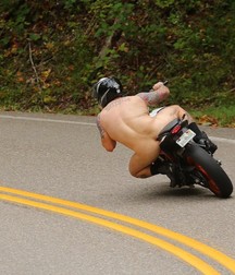 Les hommes et la moto 5e385dc5457a7.jpg