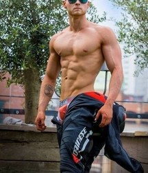 Les hommes et la moto 5e385e04d583a.jpg
