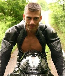 Les hommes et la moto 5e385e160bc02.jpg