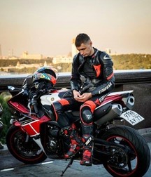 Les hommes et la moto 5e385e18be626.jpg