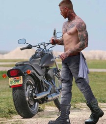 Les hommes et la moto 5e385e1f1ec72.jpg