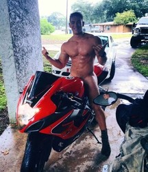 Les hommes et la moto 5e385e384a860.jpg