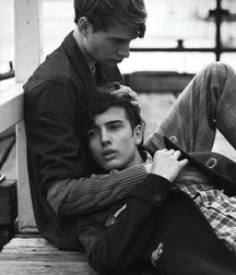 AMOURS SENSUEL ENTRE DEUX MECS  5e3dcf0a5c119.jpg