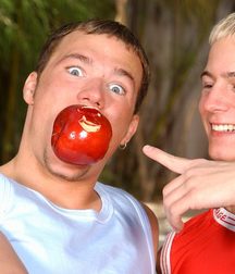 Jason Hawk et Jeremy Jordan 5e72773b9e848.jpg