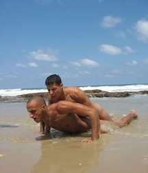 garçons a la plage 5e7e4026647e7.jpg