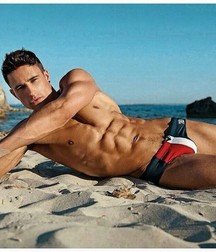 Ah les vacances la  plage et les mecs a poils 5ea18264a9028.jpg