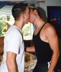 Gay Kiss Twink Porn 5edf8c187a8b2.jpg