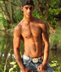 un gitan montre  son beau corps 5ef44362d1931.jpg