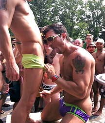 Gay tube exibition en public 5f16e0d6ca78a.jpg