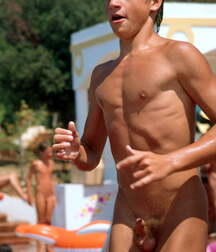 Gay tube - dans des lieux Public 5f26bf1273e69.jpg