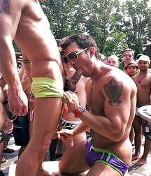 Sexe Gay en Public 5f2899184029c.jpg