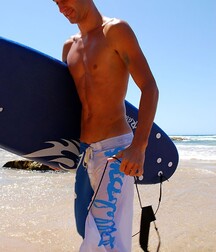 Bad Boys Porn Beach-Zac a poursuivi Mitch  5f36541f47a15.jpg