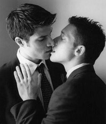 Twinks Porn Baisers Passionnés et Langoureux 5f3fa3aea2ea9.jpg