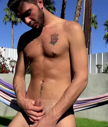 Justin aime jouer avec sa bite au soleil boys porn 5f58f295043c1.jpg