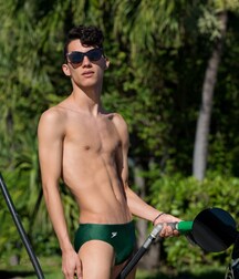 jeunes mecs a la piscine 5f79b5fd2990c.jpg