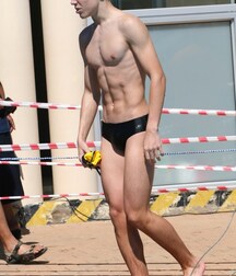 jeunes mecs a la piscine 5f79b61e674d0.jpg