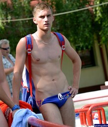 jeunes mecs a la piscine 5f79b655b39f8.jpg